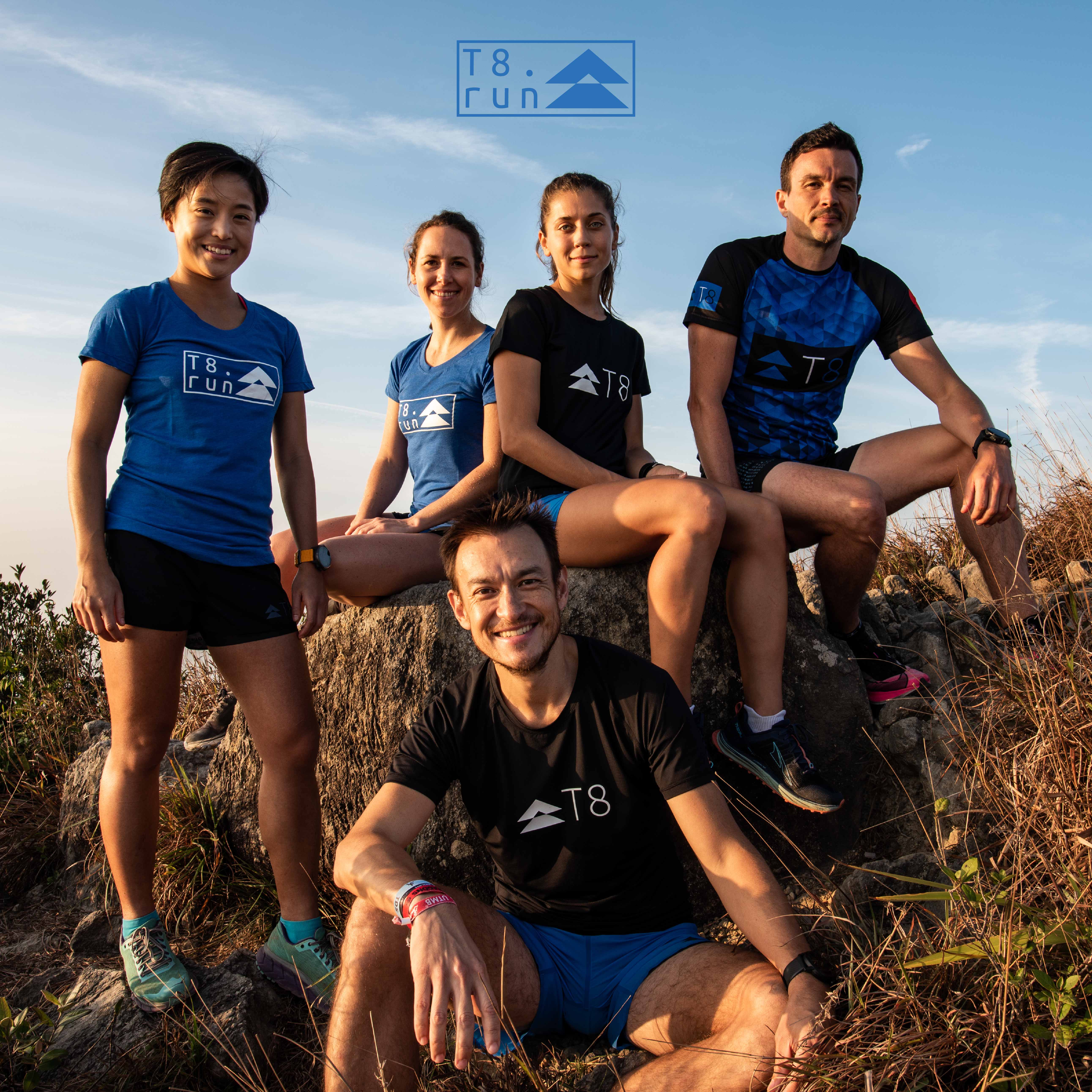 John Ellis (vpredu), Mark Green (vpravo), Veronika Vadovičová (druhá zprava) T8